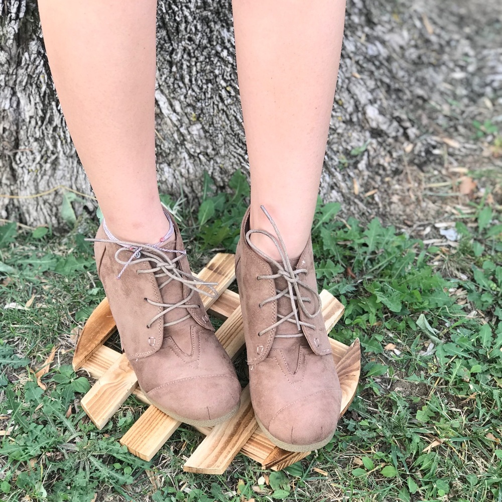 ππ WEDGE BOOTIES - Picture 2 of 6